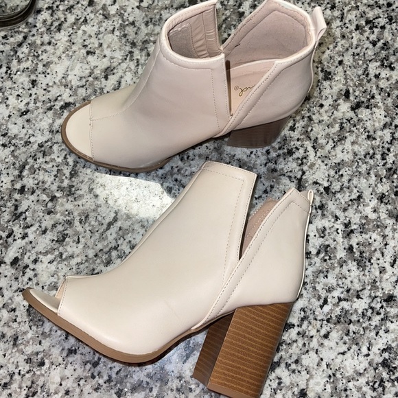 Shoes - White boots, brand new never worn. Size 8